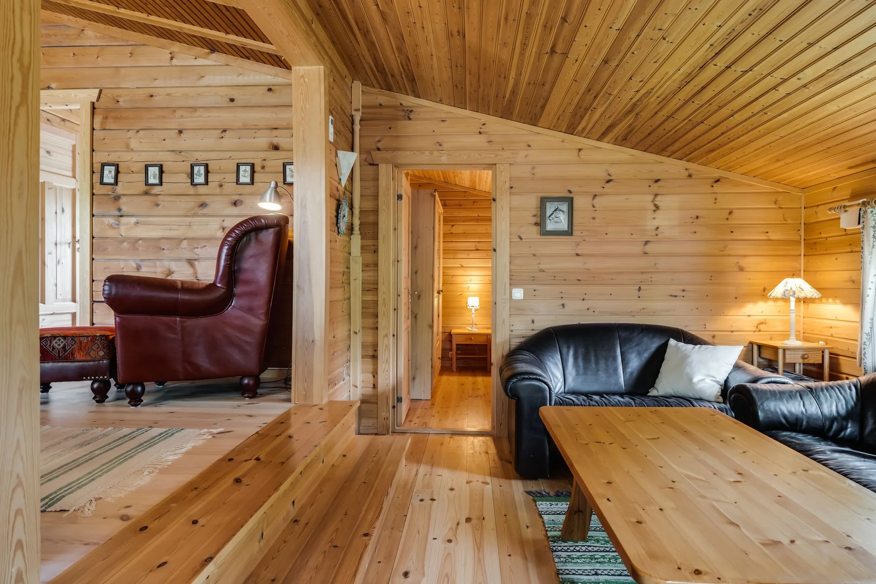 Cozy cottage with proximity to fishing | SE02005