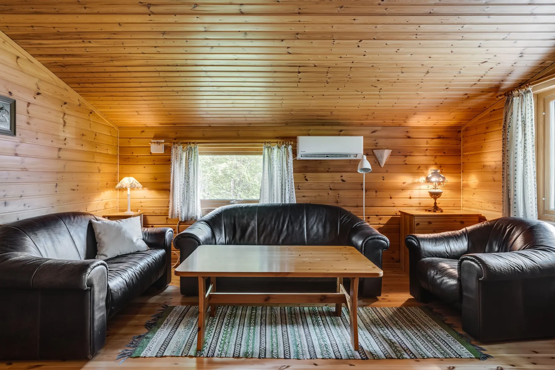 Cozy cottage with proximity to fishing | SE02005