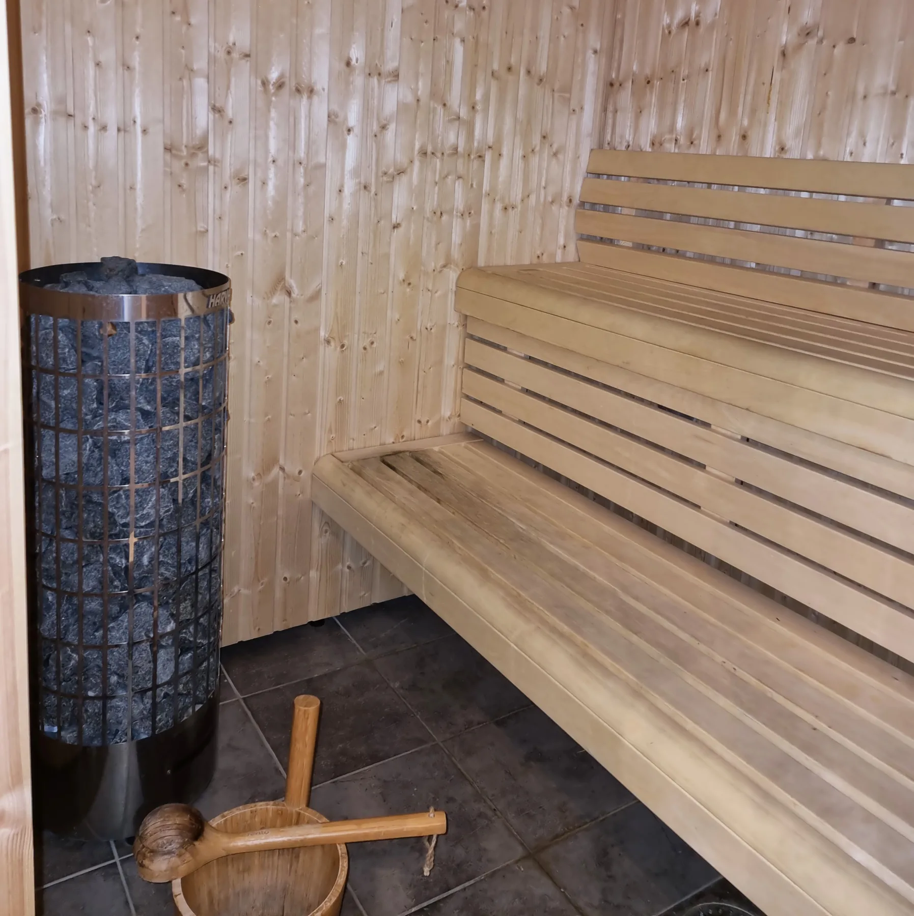 Villa with sauna, 650 m to the beach | SE09135