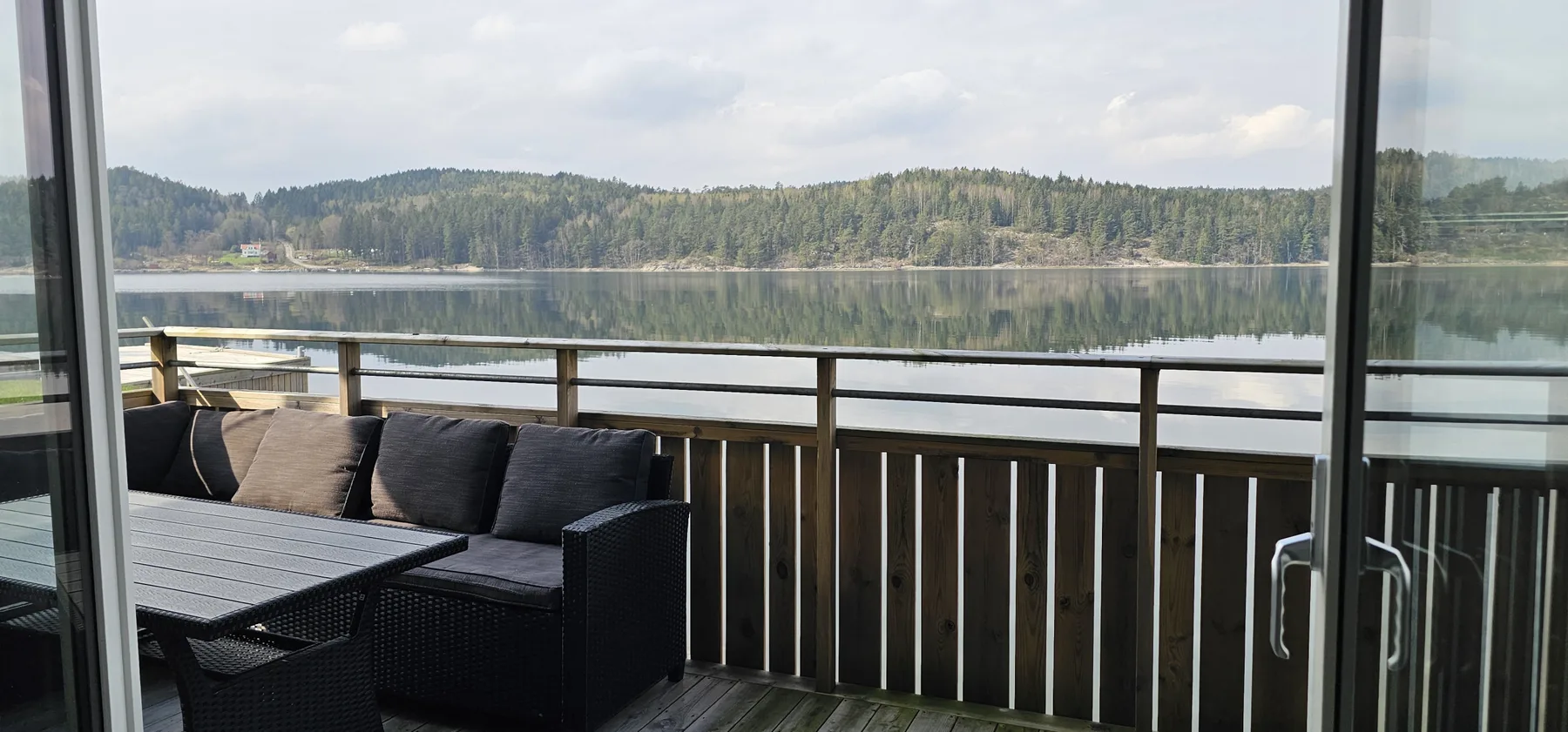 Log cabin with pool, sauna and boat by Torreby Castle | SE09080