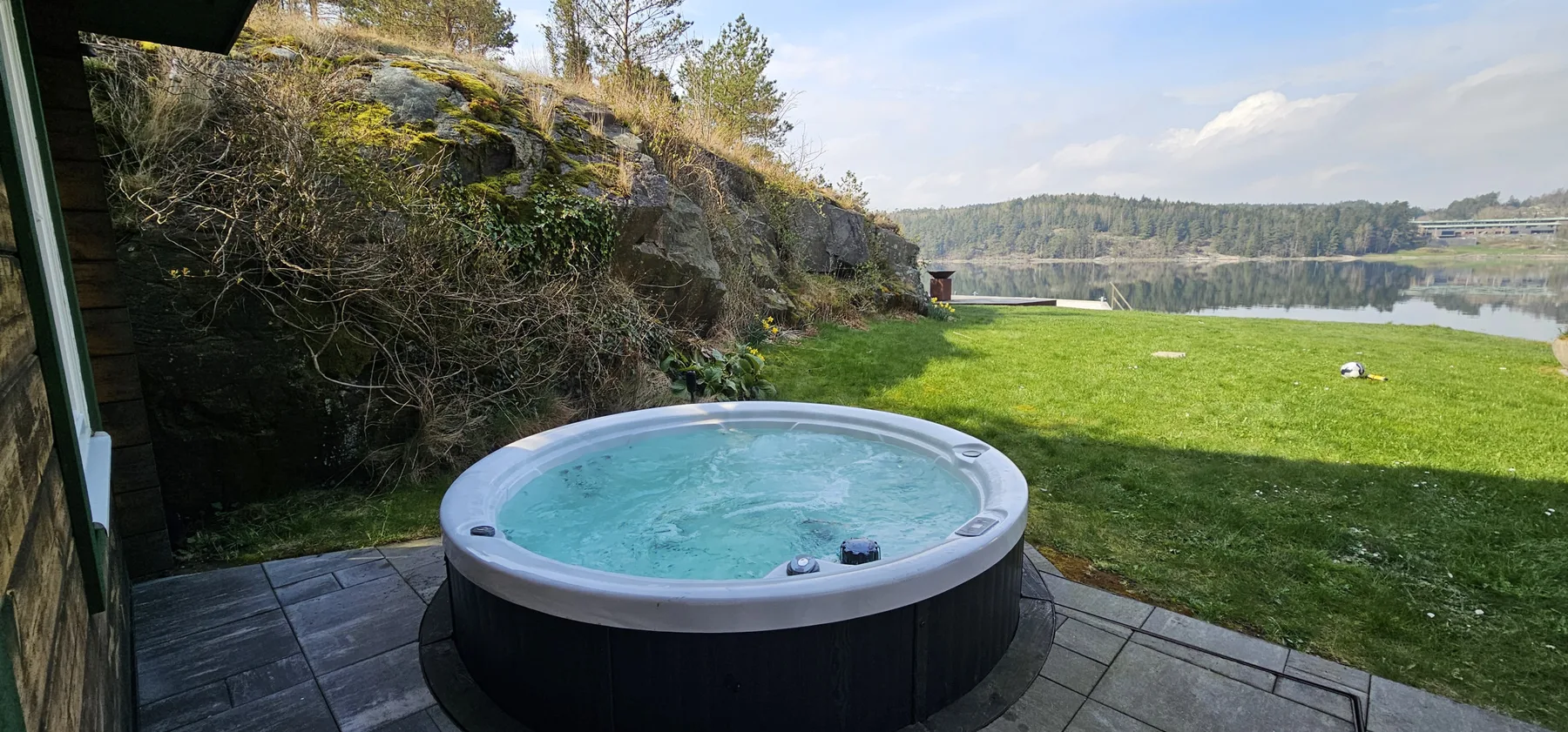 Log cabin with pool, sauna and boat by Torreby Castle | SE09080