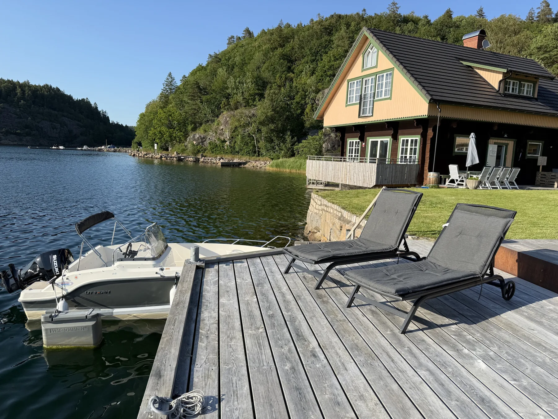 Log cabin with pool, sauna and boat by Torreby Castle | SE09080
