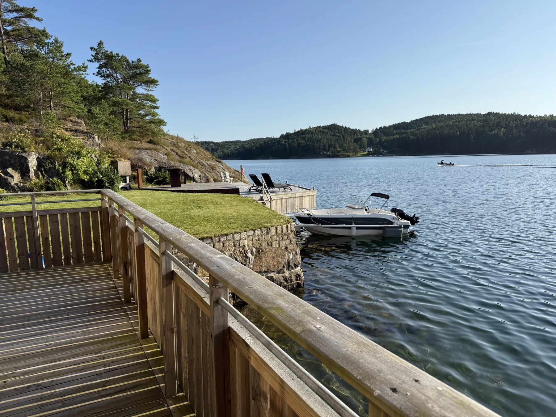 Log cabin with pool, sauna and boat by Torreby Castle | SE09080