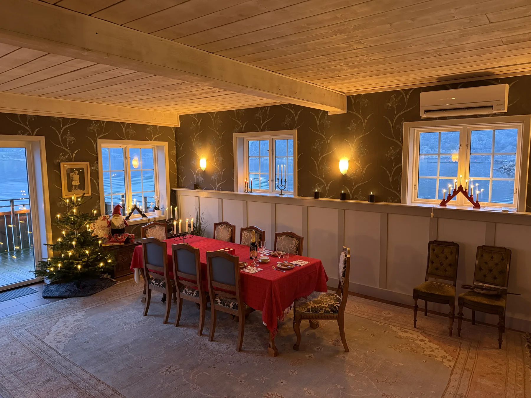 Log cabin with pool, sauna and boat by Torreby Castle | SE09080