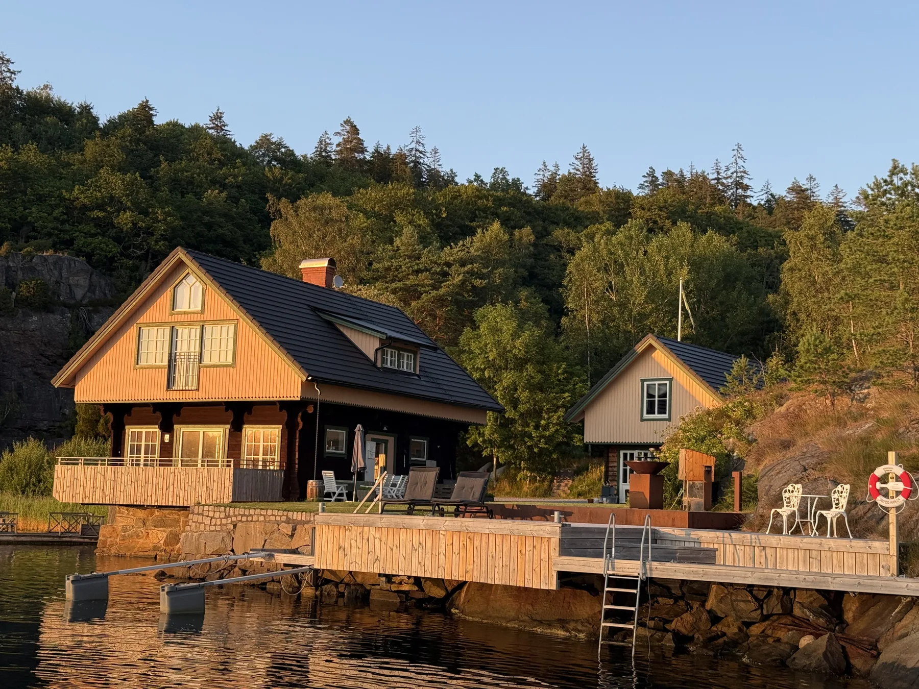 Log cabin with pool, sauna and boat by Torreby Castle | SE09080