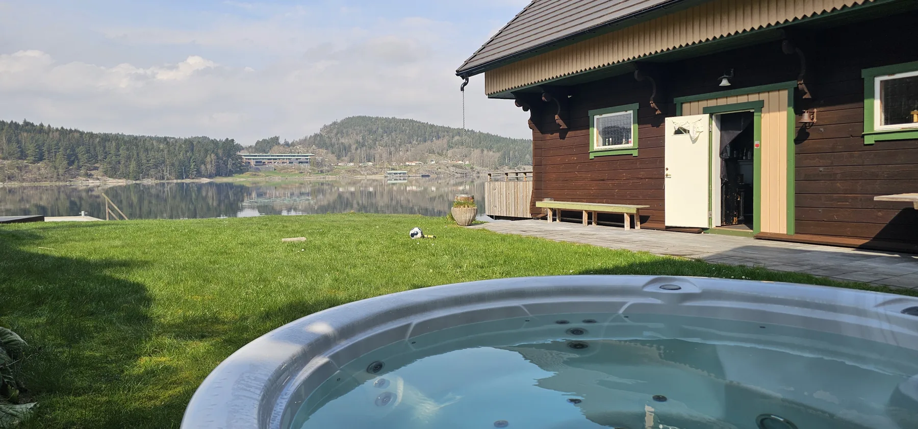 Log cabin with pool, sauna and boat by Torreby Castle | SE09080