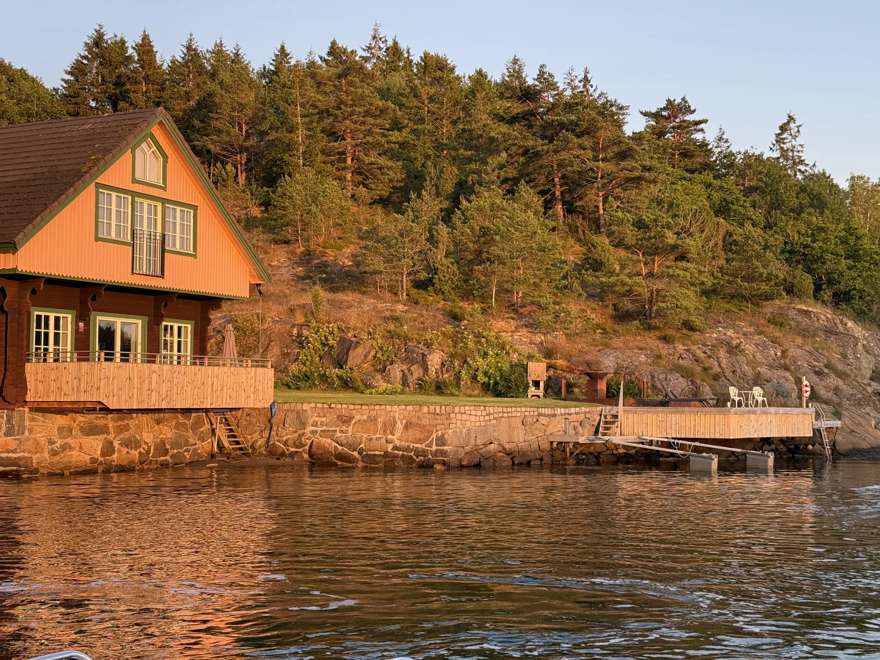 Log cabin with pool, sauna and boat by Torreby Castle | SE09080
