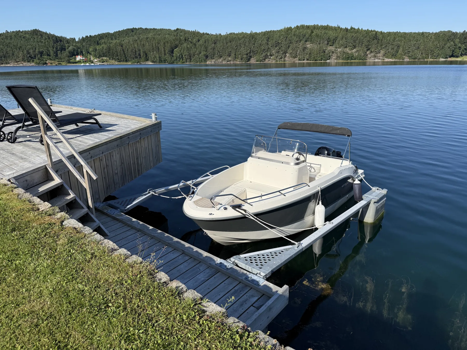 Log cabin with pool, sauna and boat by Torreby Castle | SE09080