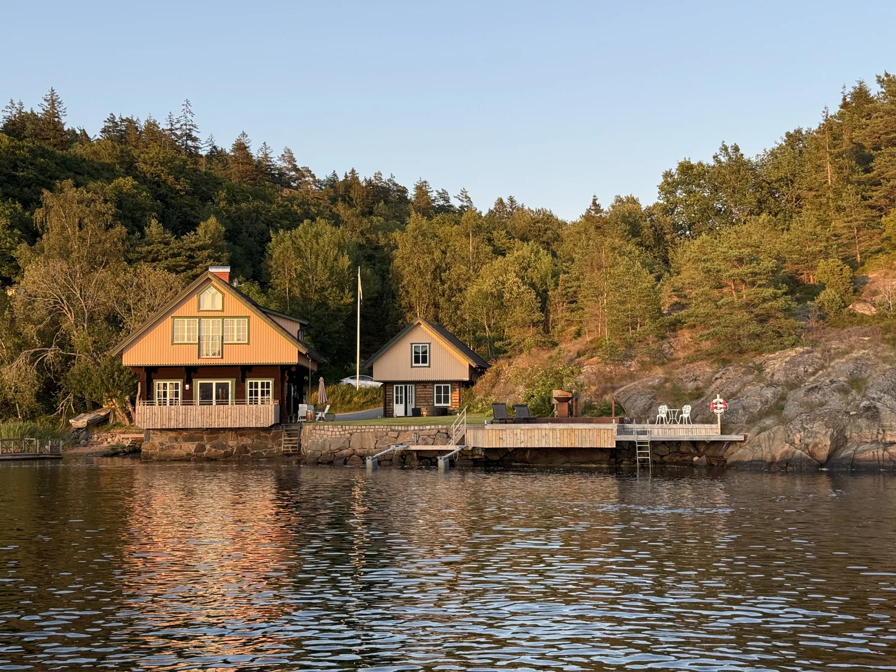 Log cabin with pool, sauna and boat by Torreby Castle | SE09080