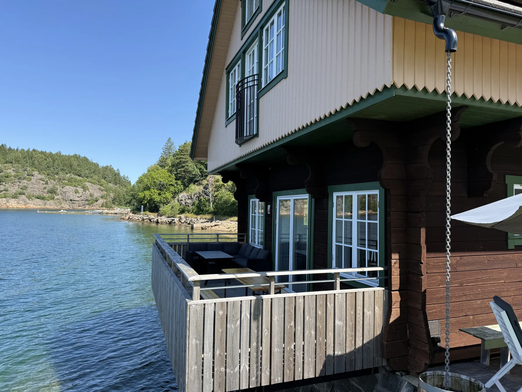 Log cabin with pool, sauna and boat by Torreby Castle | SE09080