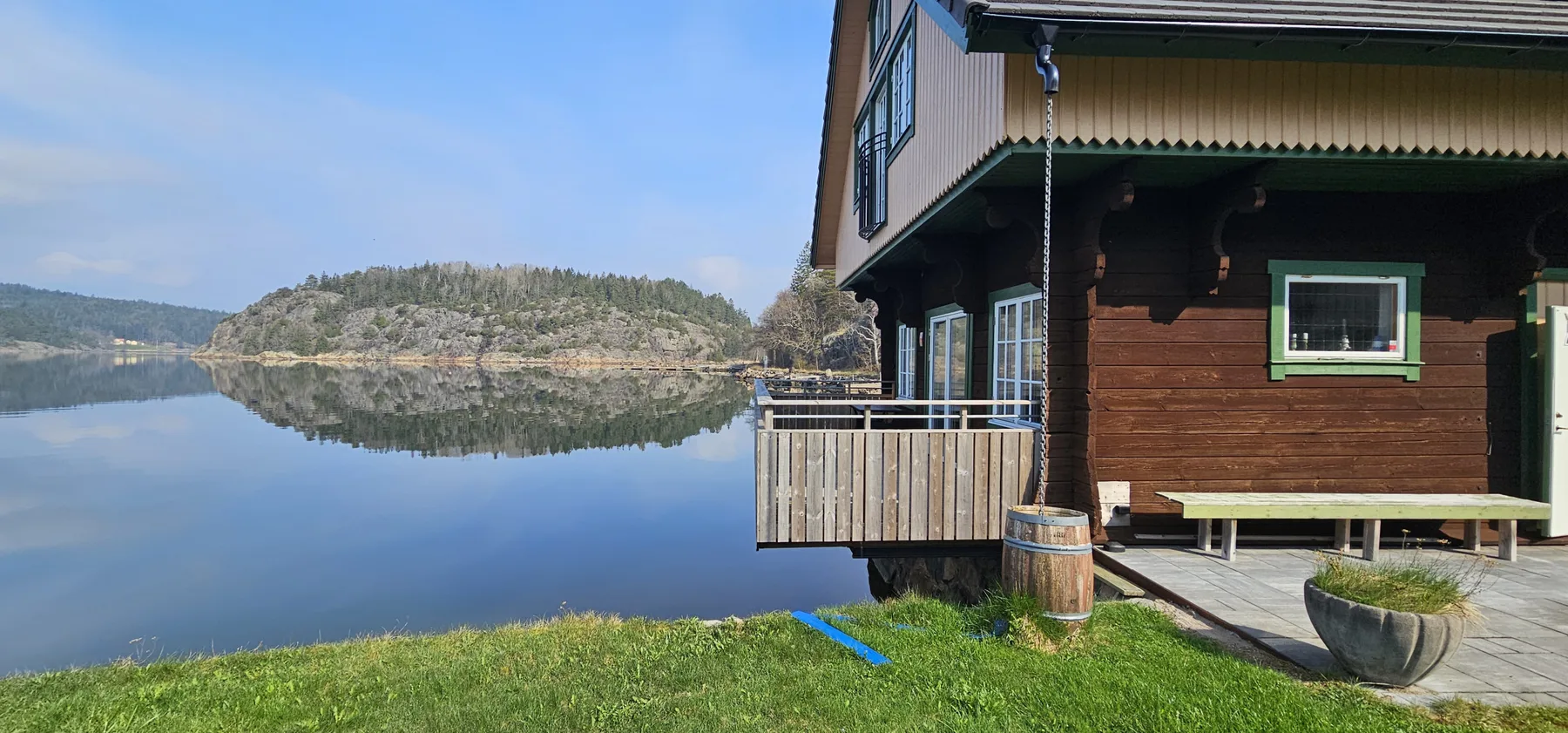 Log cabin with pool, sauna and boat by Torreby Castle | SE09080