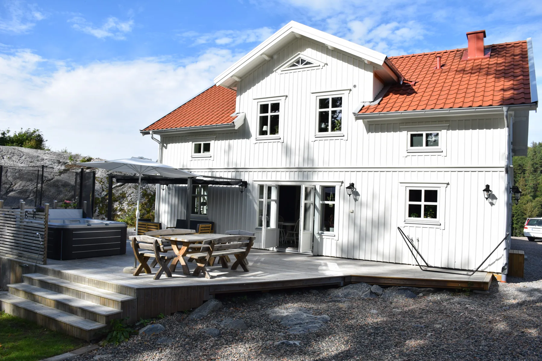 Newly built house near the sea & beach | SE09166