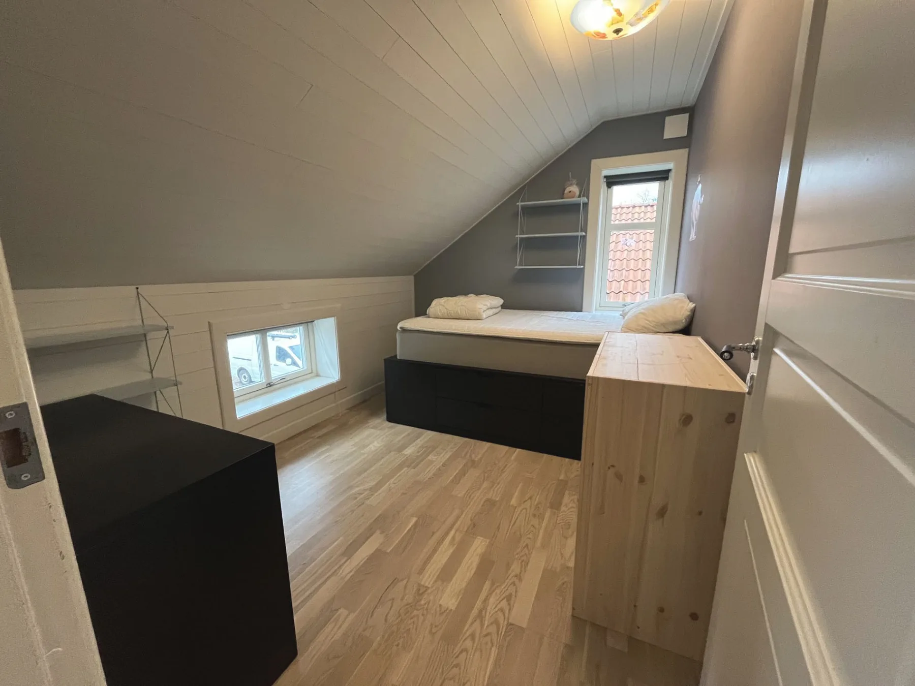 Newly built house near the sea & beach | SE09166