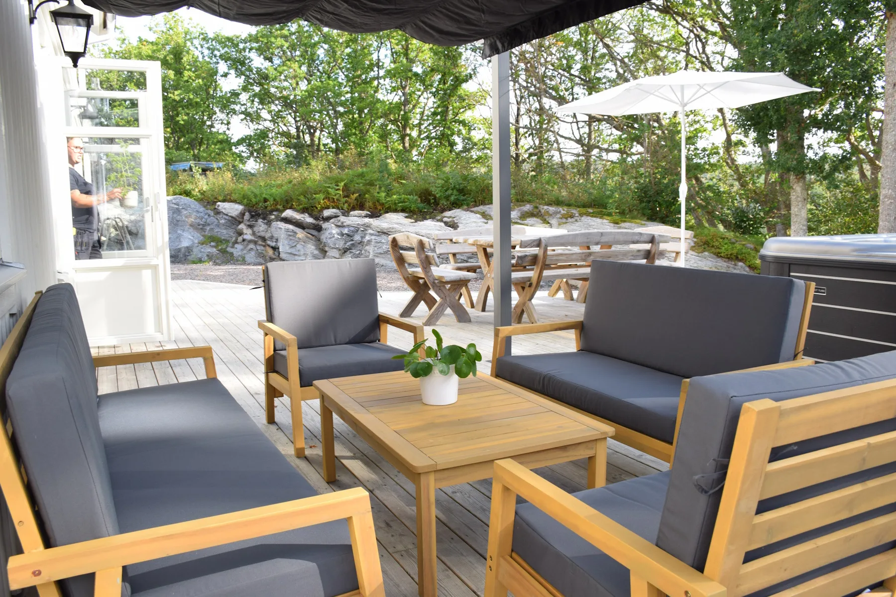 Newly built house near the sea & beach | SE09166