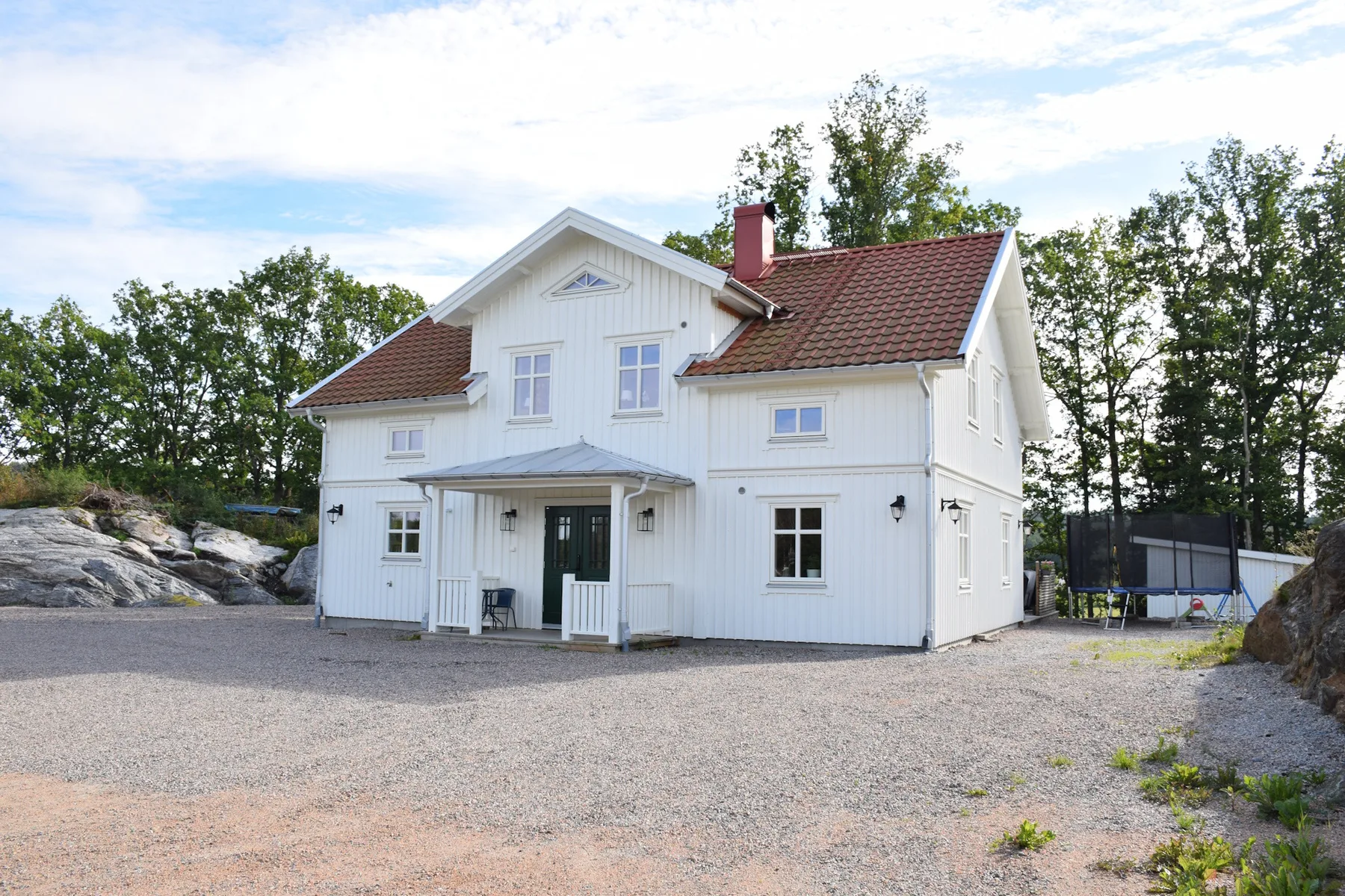 Newly built house near the sea & beach | SE09166