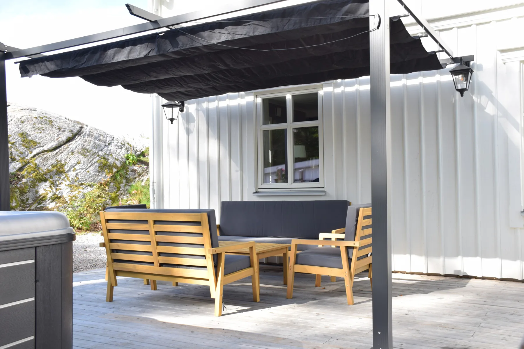 Newly built house near the sea & beach | SE09166