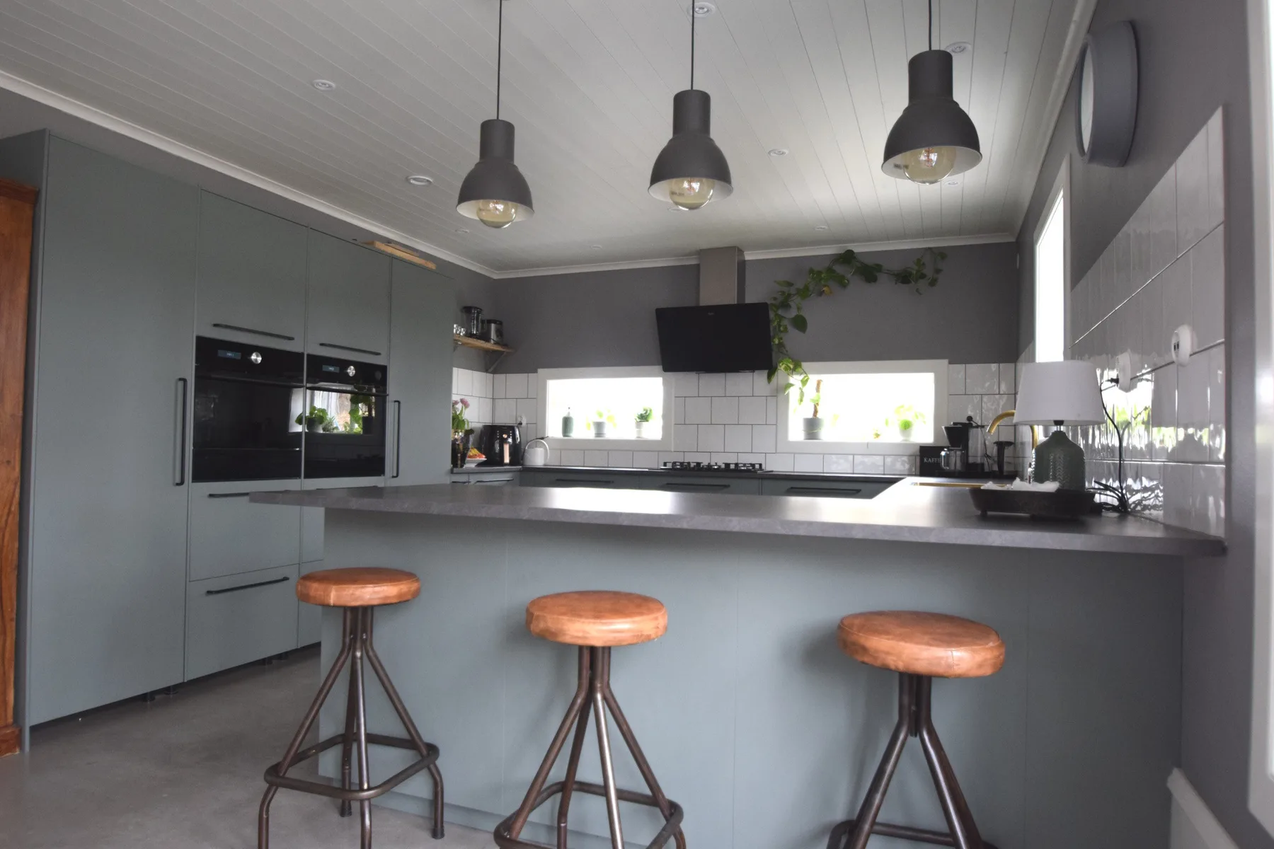 Newly built house near the sea & beach | SE09166