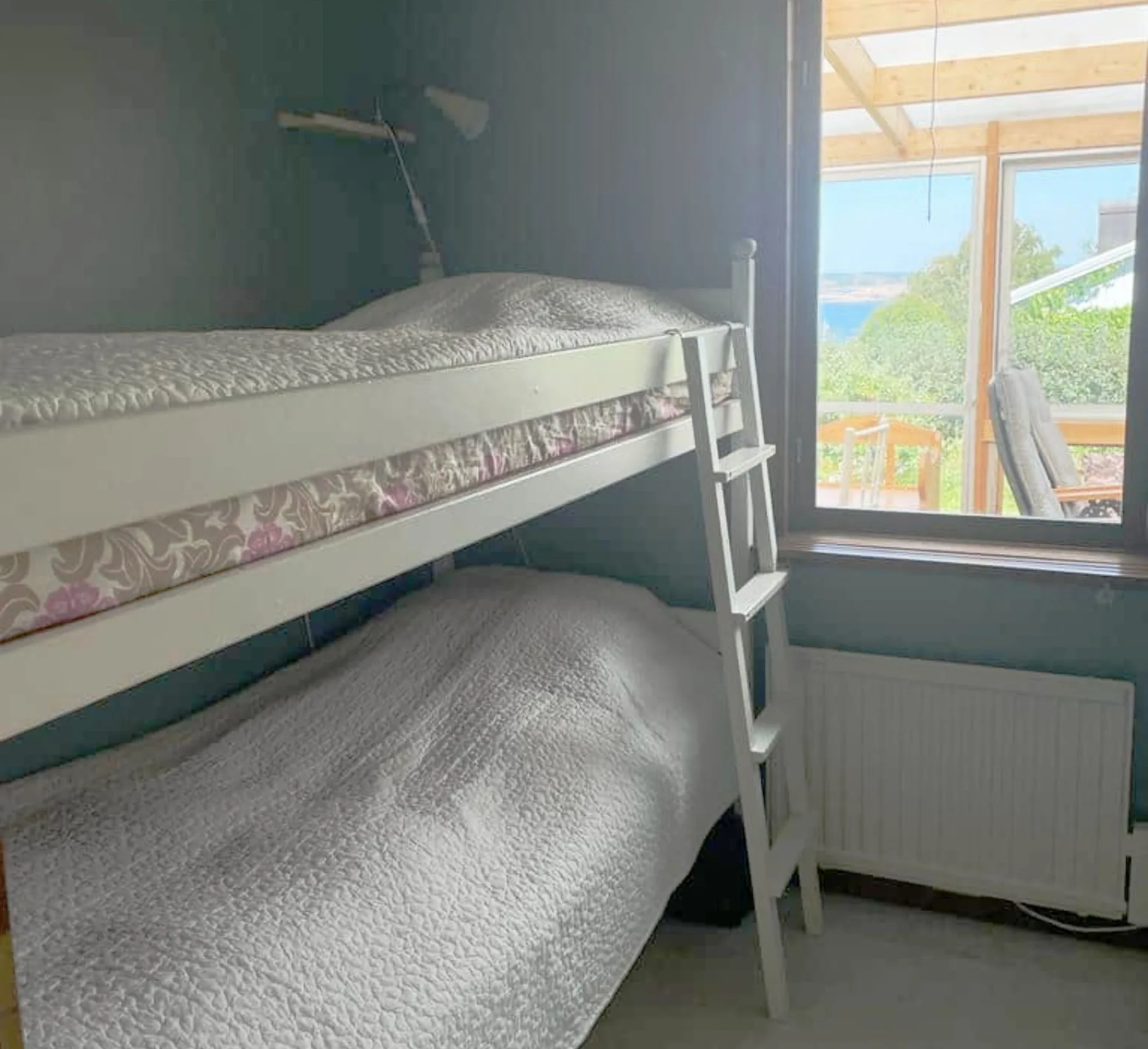 Cottage near beach and jetty | SE09159