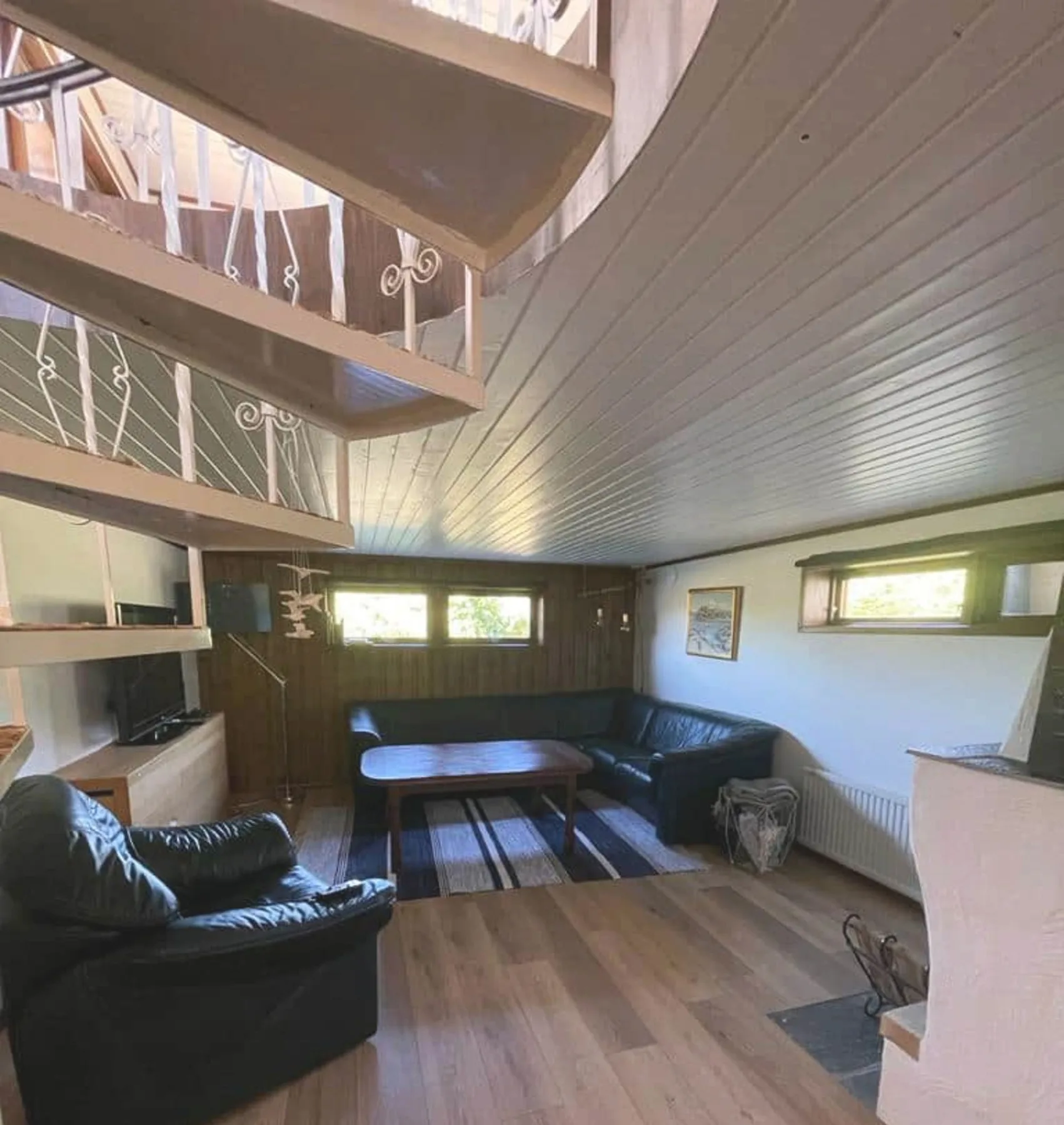 Cottage near beach and jetty | SE09159