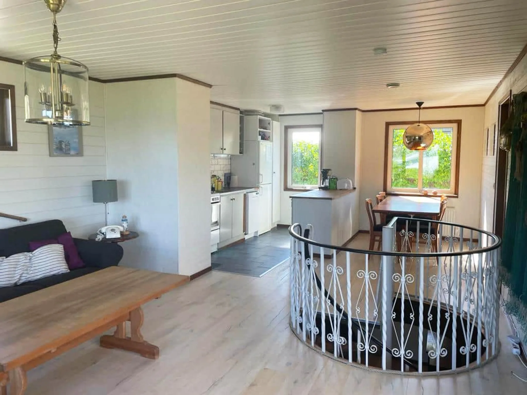 Cottage near beach and jetty | SE09159