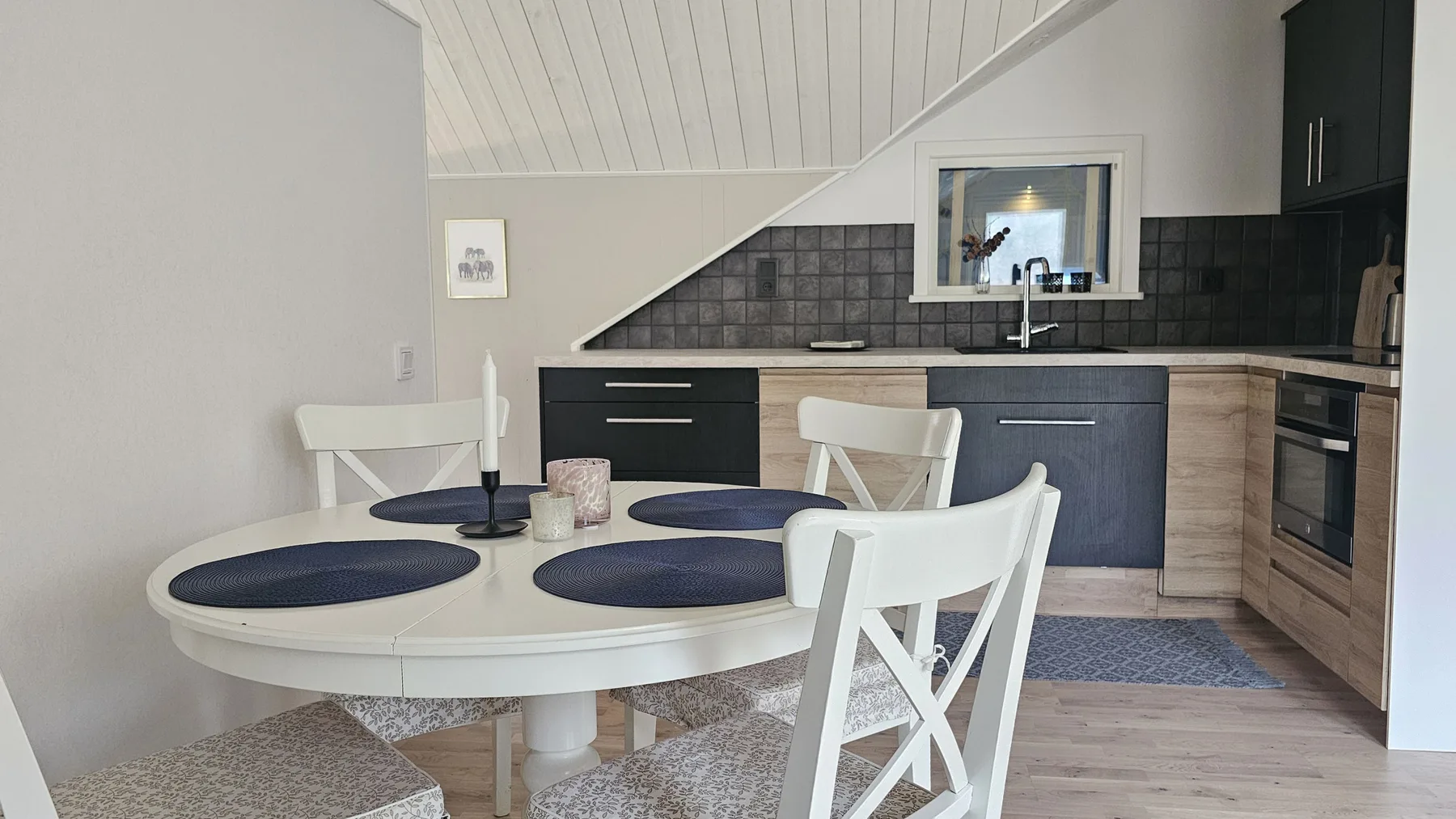 Two cozy cottages, 400 m to the sea | SE09118