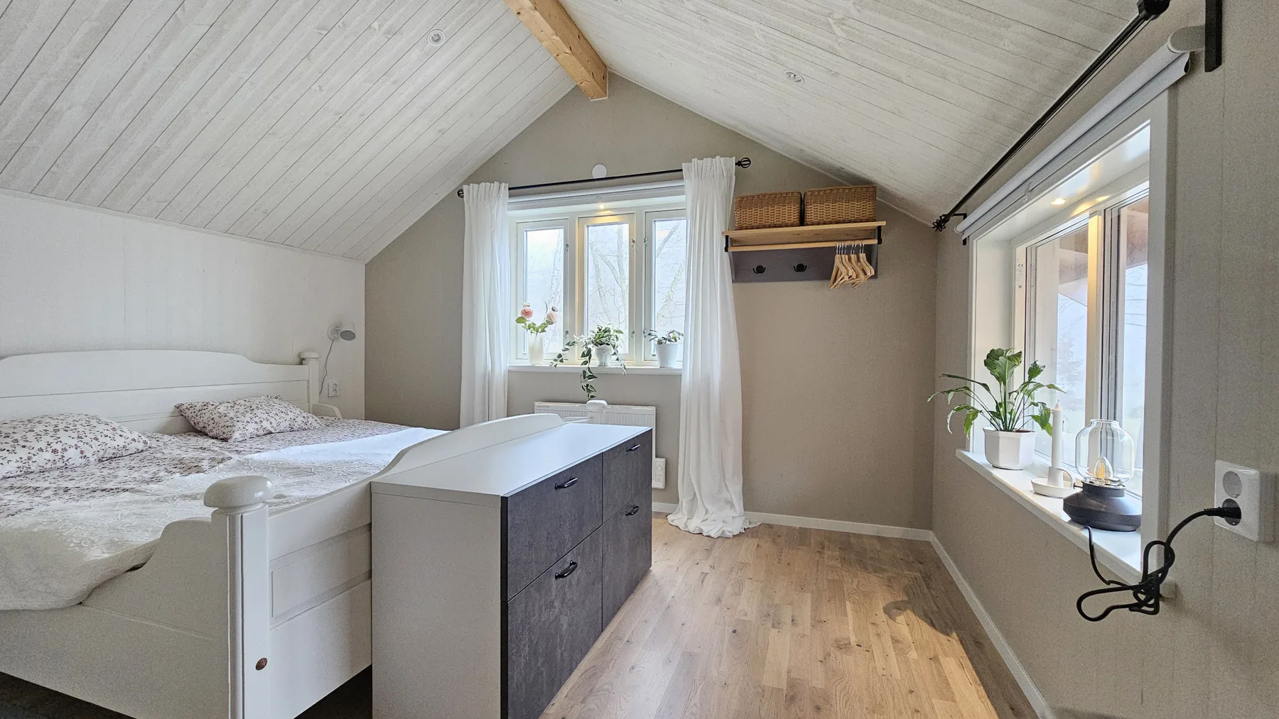 Two cozy cottages, 400 m to the sea | SE09118