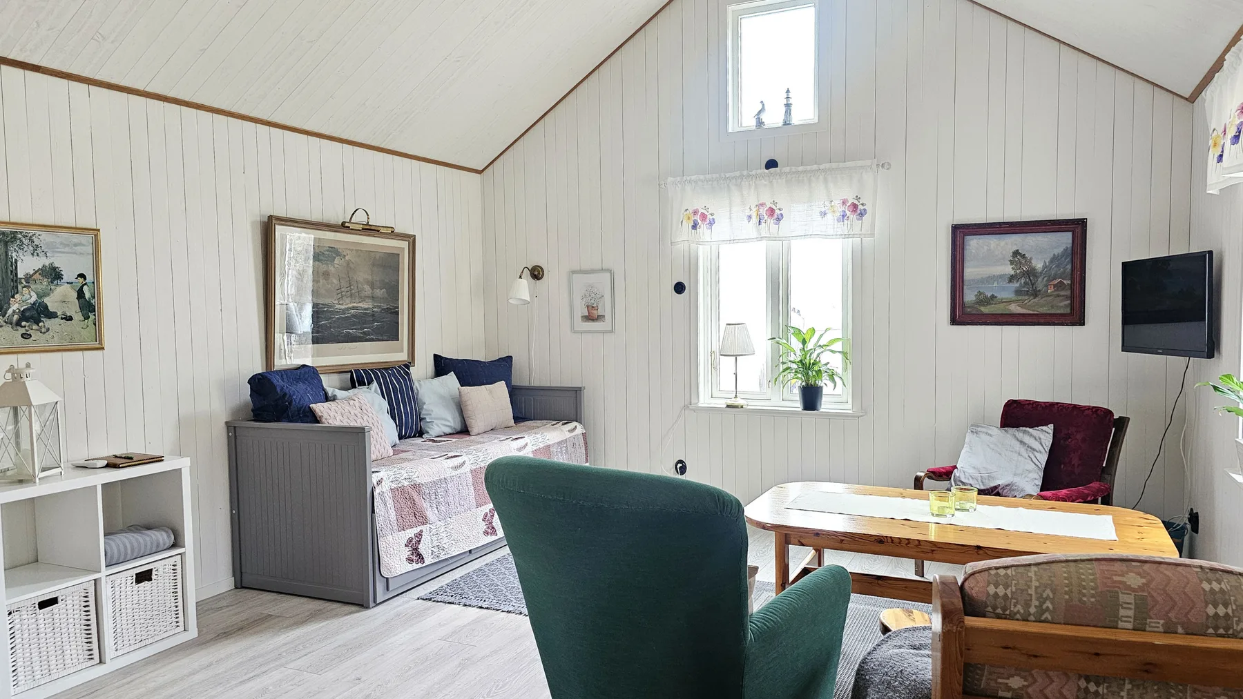 Two cozy cottages, 400 m to the sea | SE09118