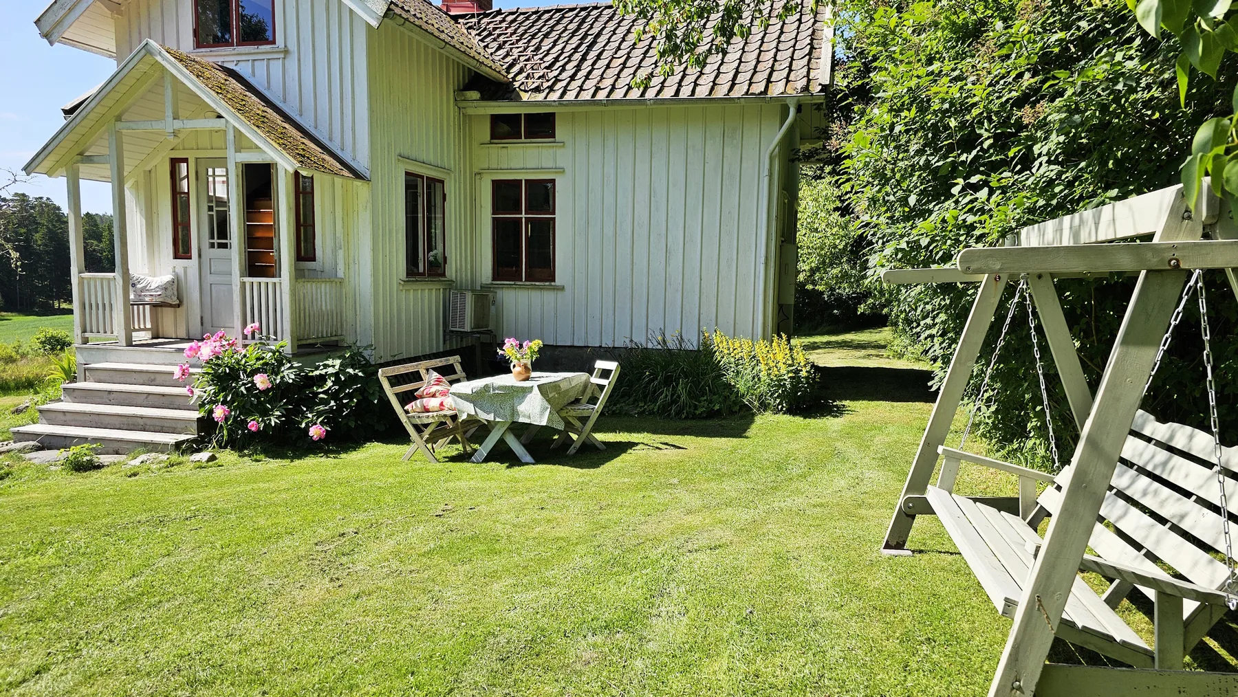 Charming house with kayaks, 300m from the sea on Orust | SE09139
