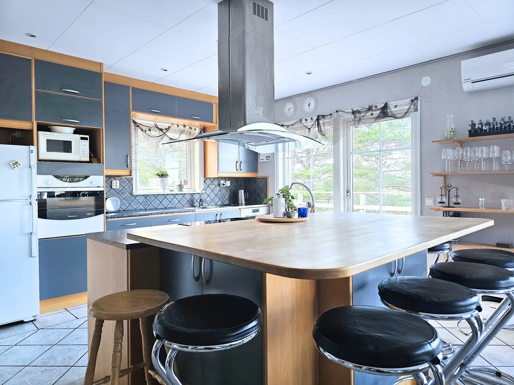 Villa with beautiful view and sauna in Henån | SE09106