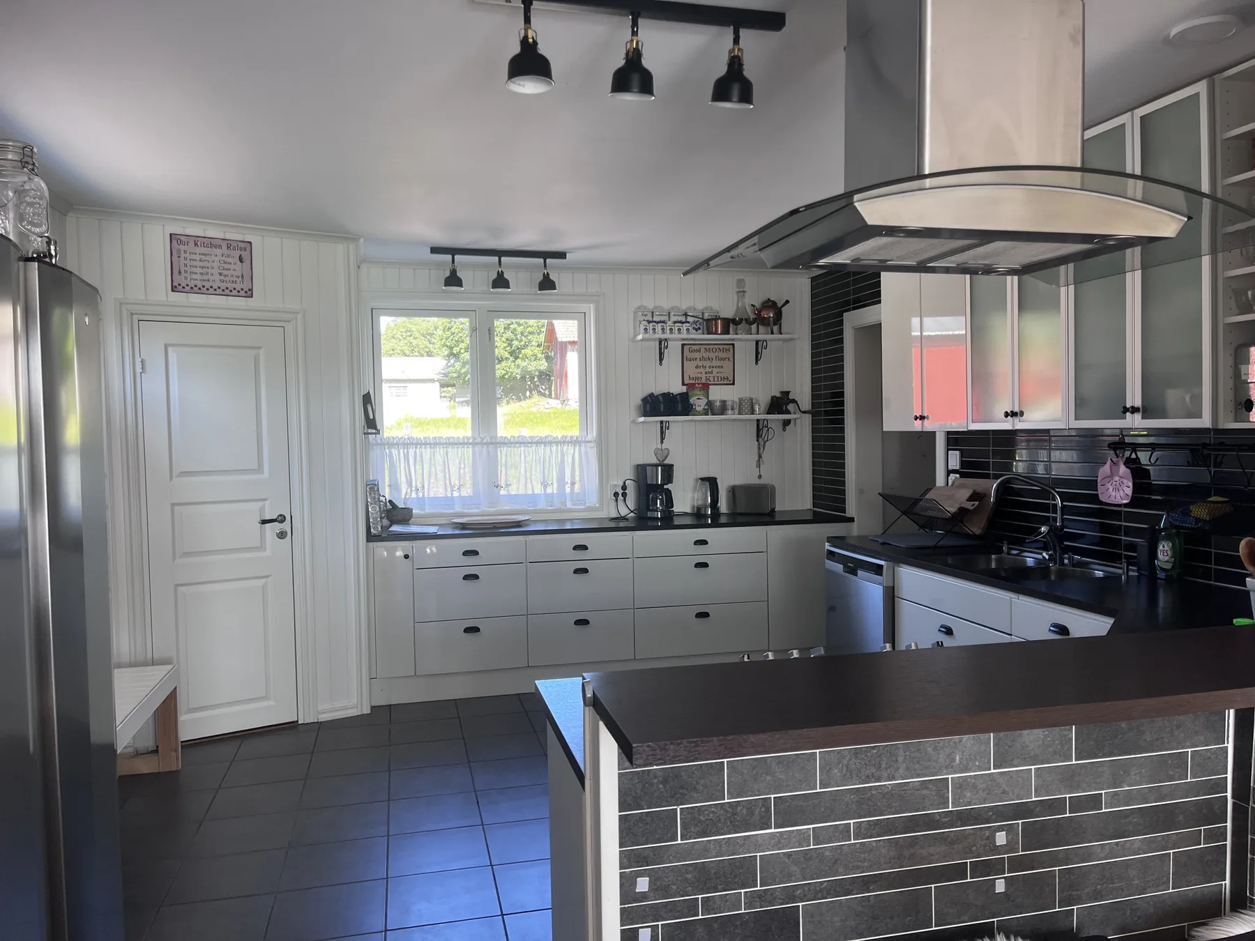 Villa with pool & lake view near Svanesund | SE09167