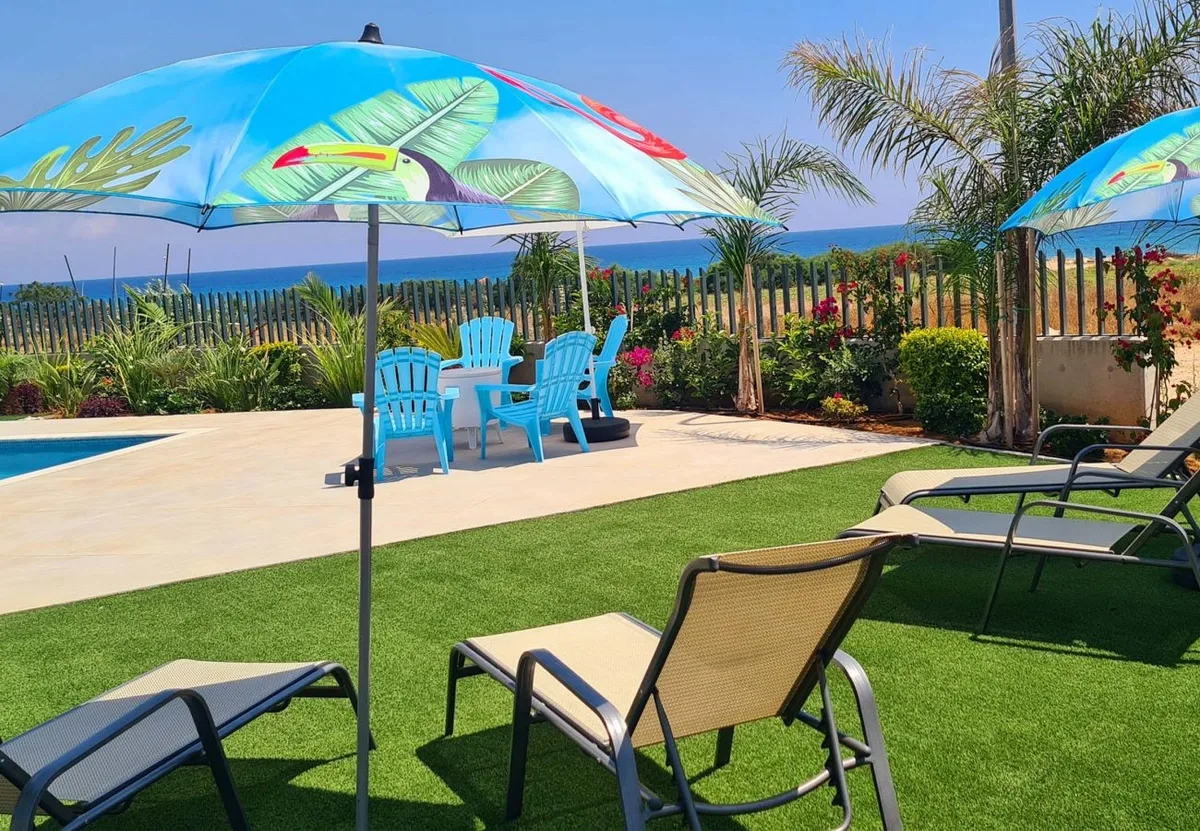 By The Beach - Emerald Seaview Villa