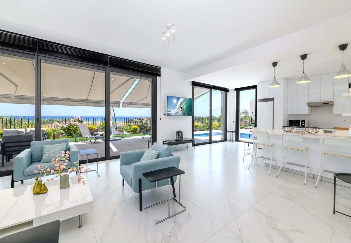 By The Beach - Emerald Seaview Villa