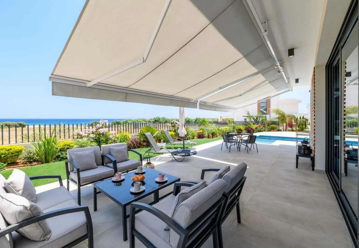 By The Beach - Emerald Seaview Villa