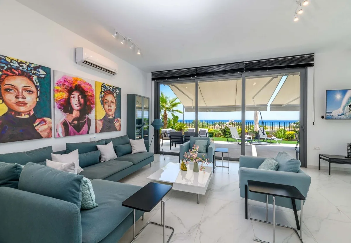 By The Beach - Emerald Seaview Villa