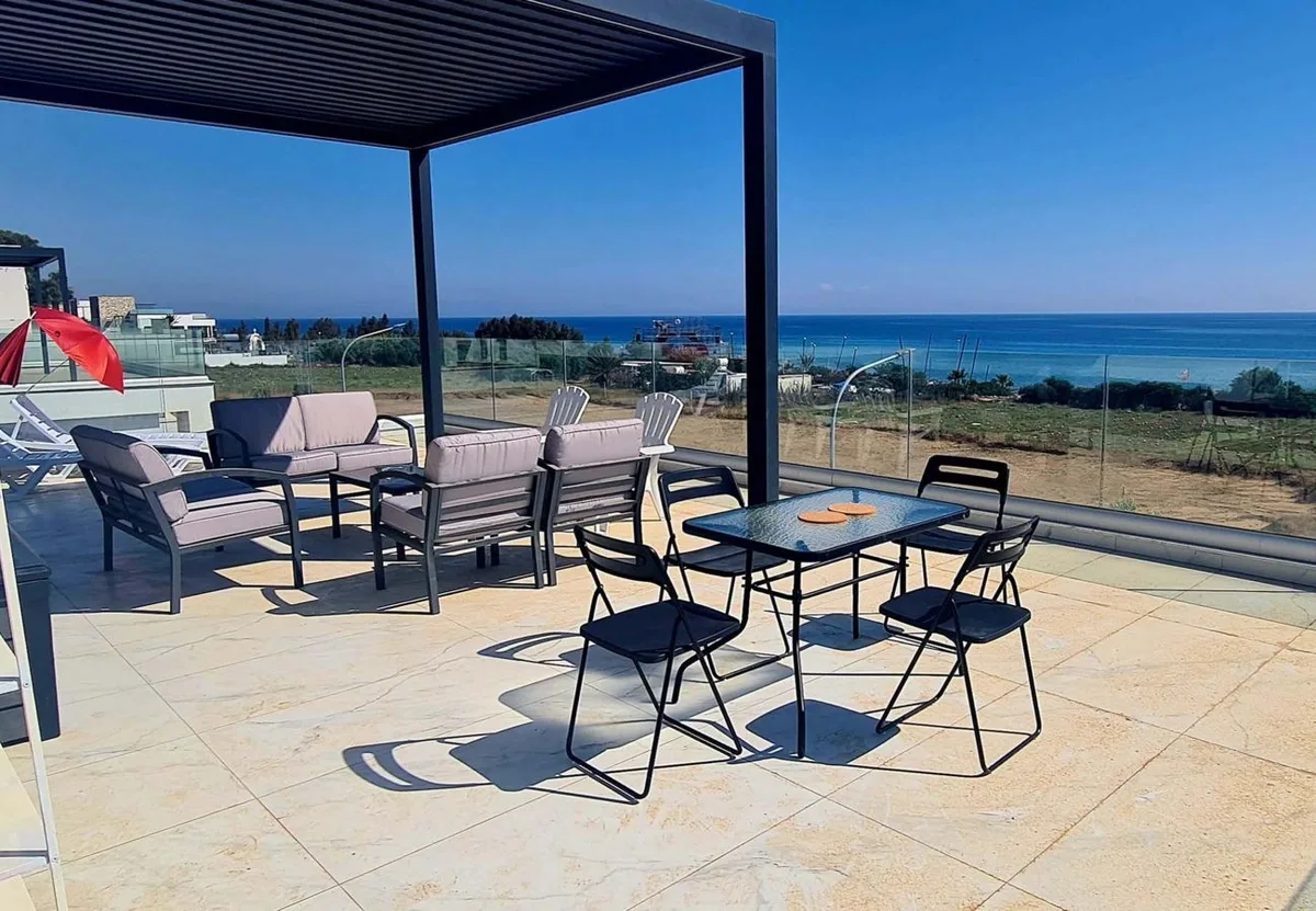 By The Beach - Emerald Seaview Villa