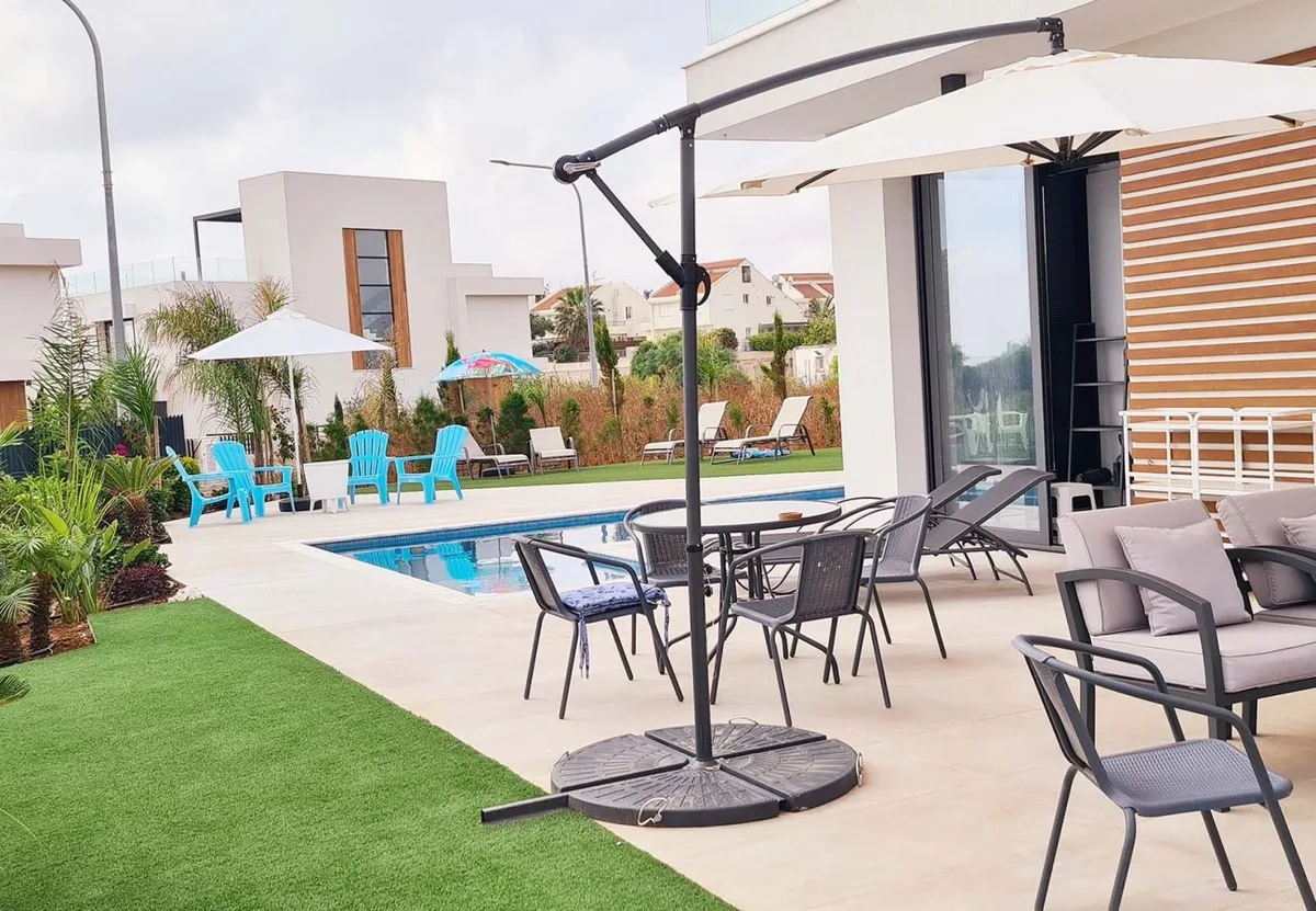 By The Beach - Emerald Seaview Villa