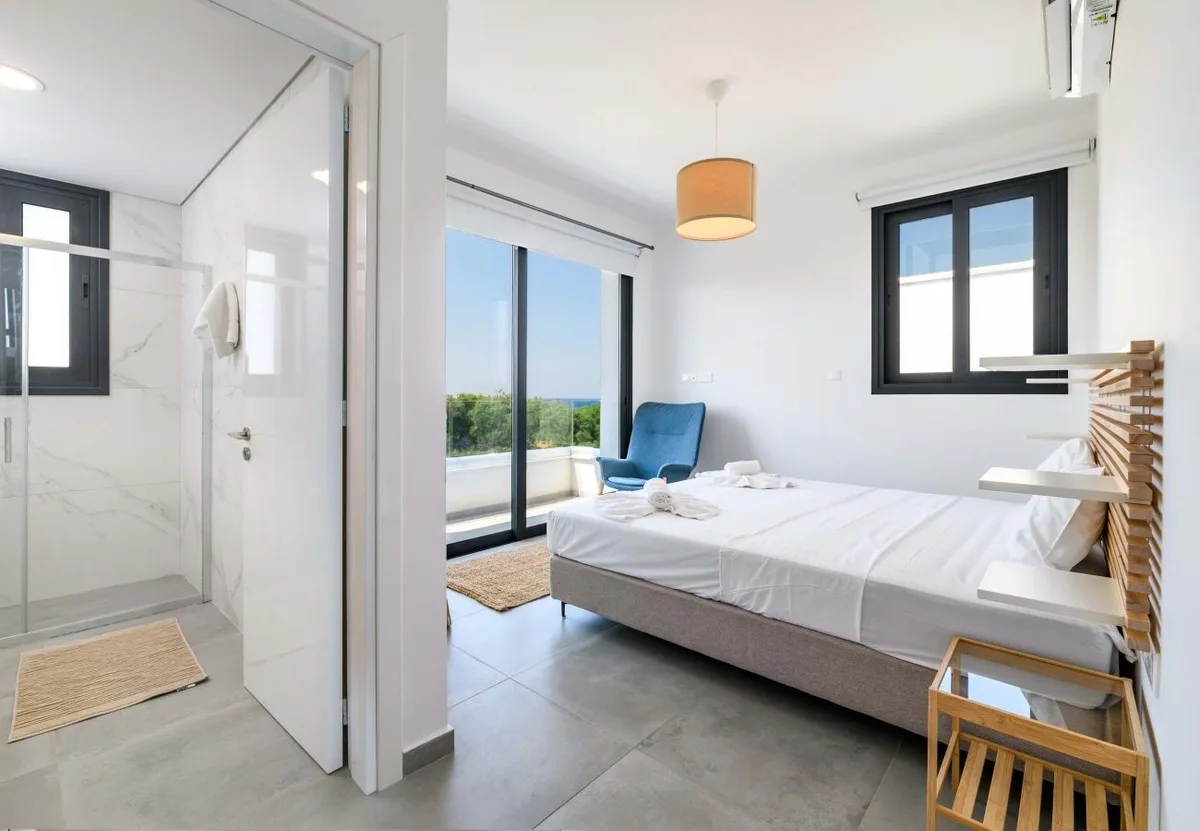 By The Beach - Blue Topaz Villa