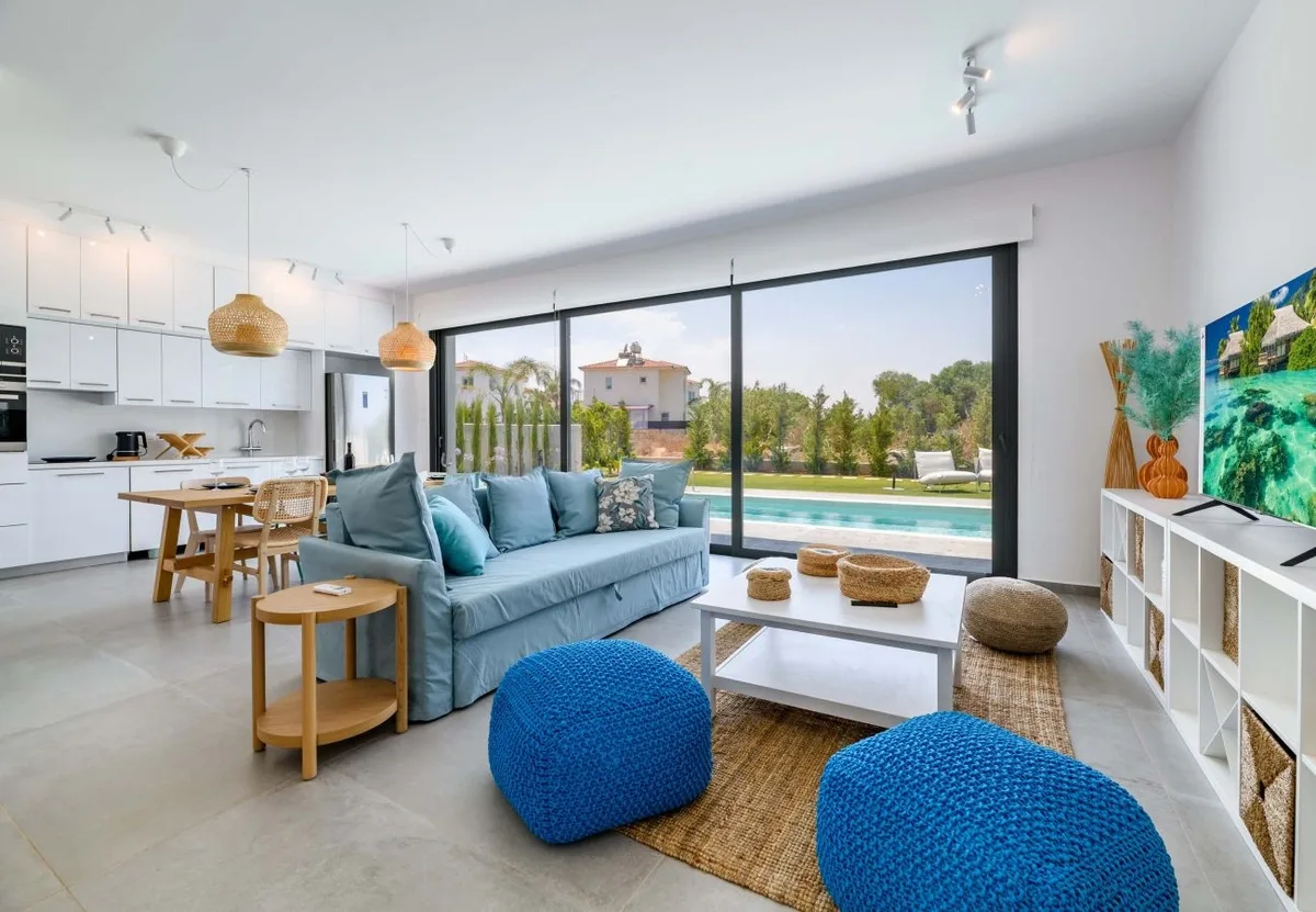 By The Beach - Blue Topaz Villa