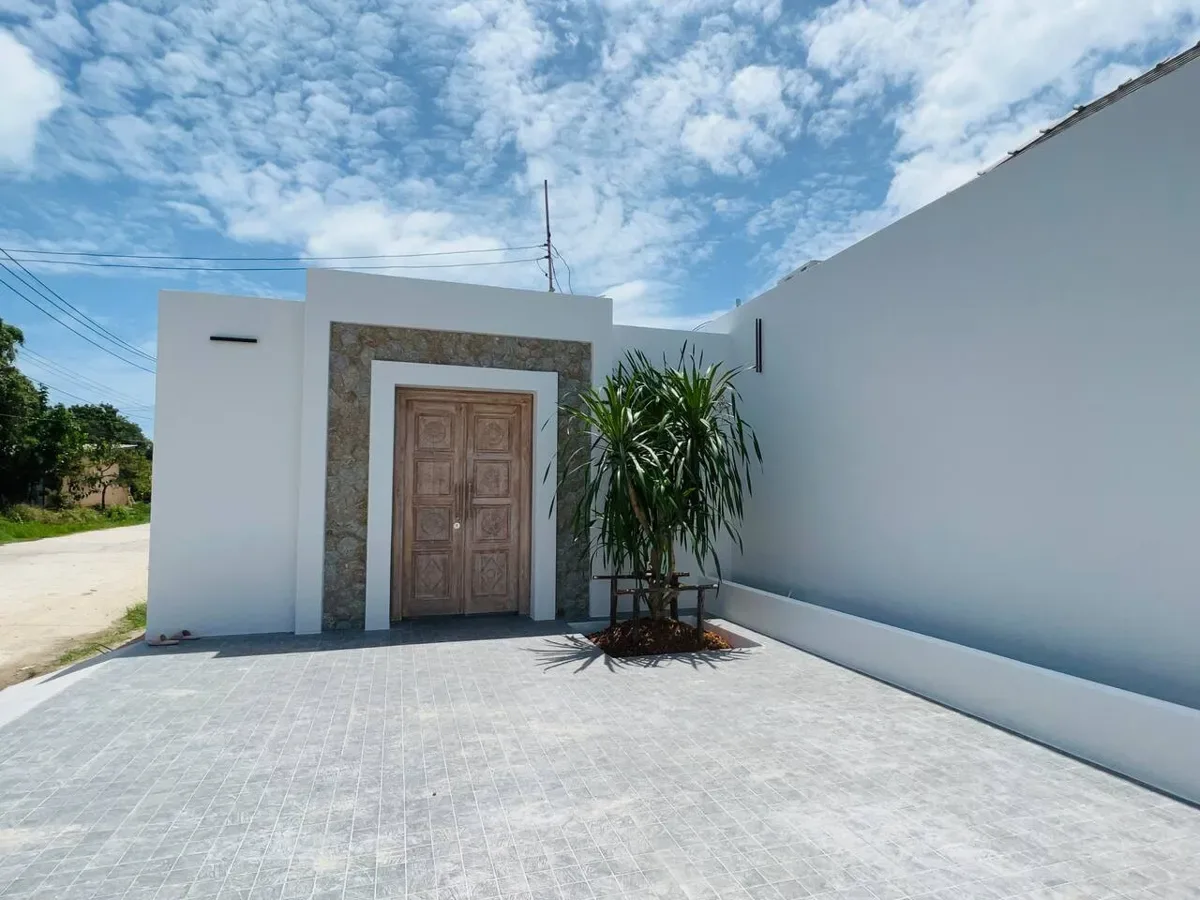 Tropical Balinese Charm 3BR Villa near the Beach