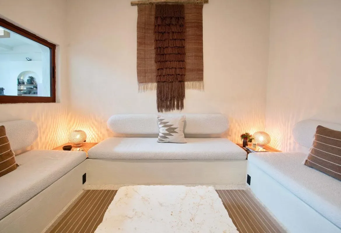 Stylish 6BR with Lovely Terrace