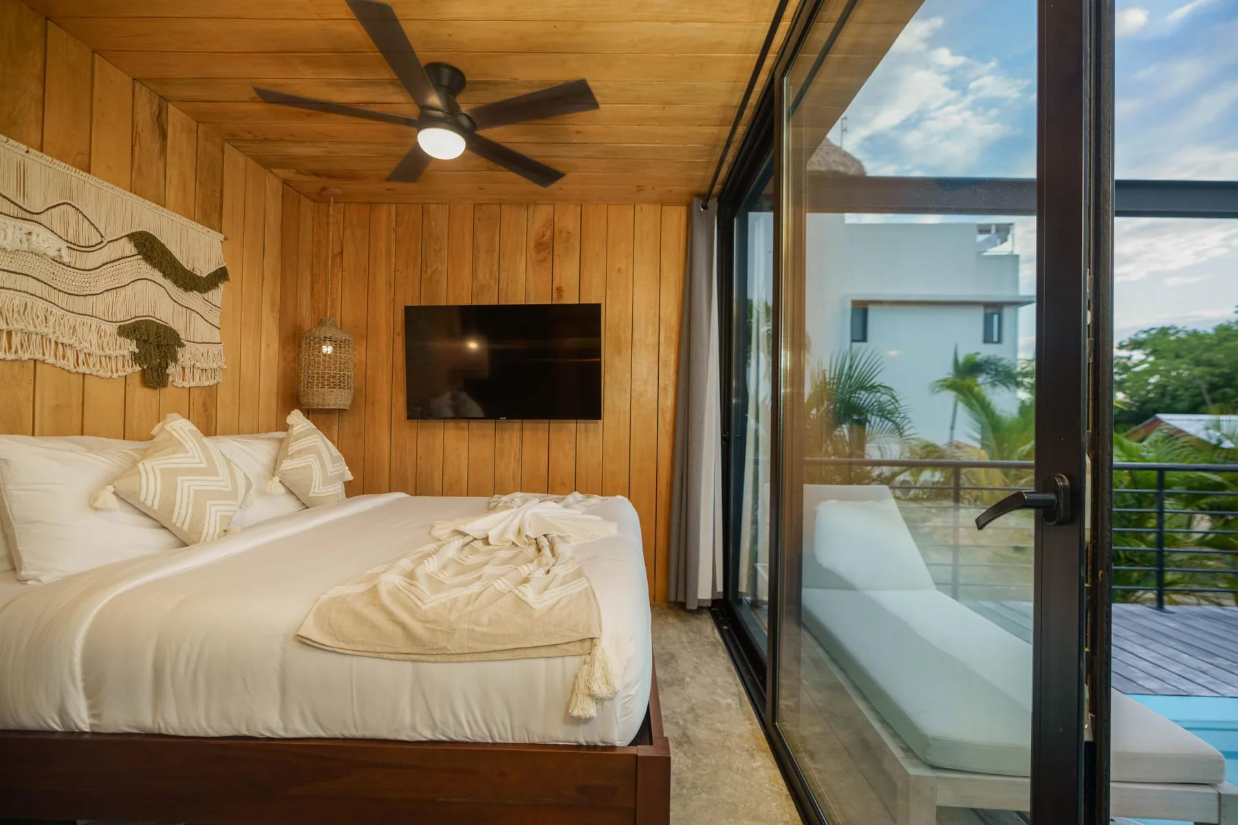 Santosha Villa - Modern 3BR Island Villa with Pool