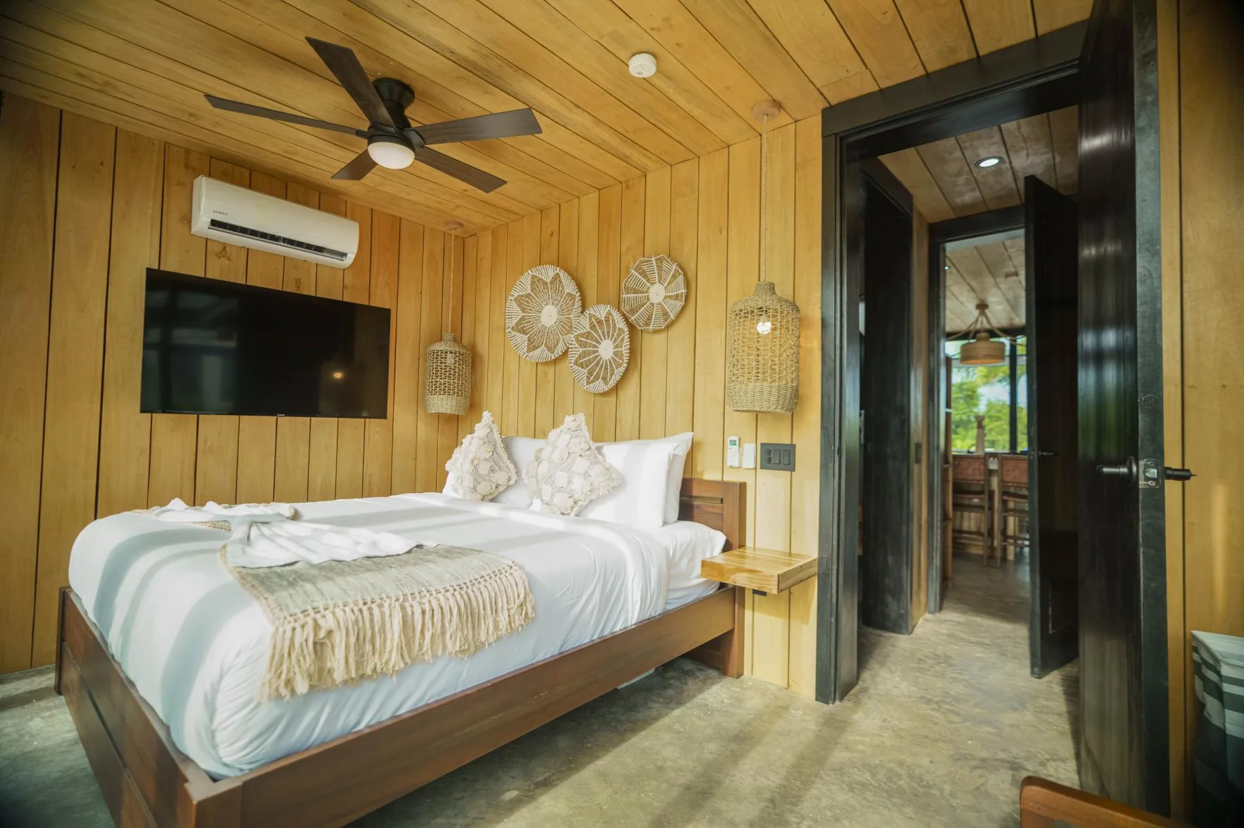 Santosha Villa - Modern 3BR Island Villa with Pool