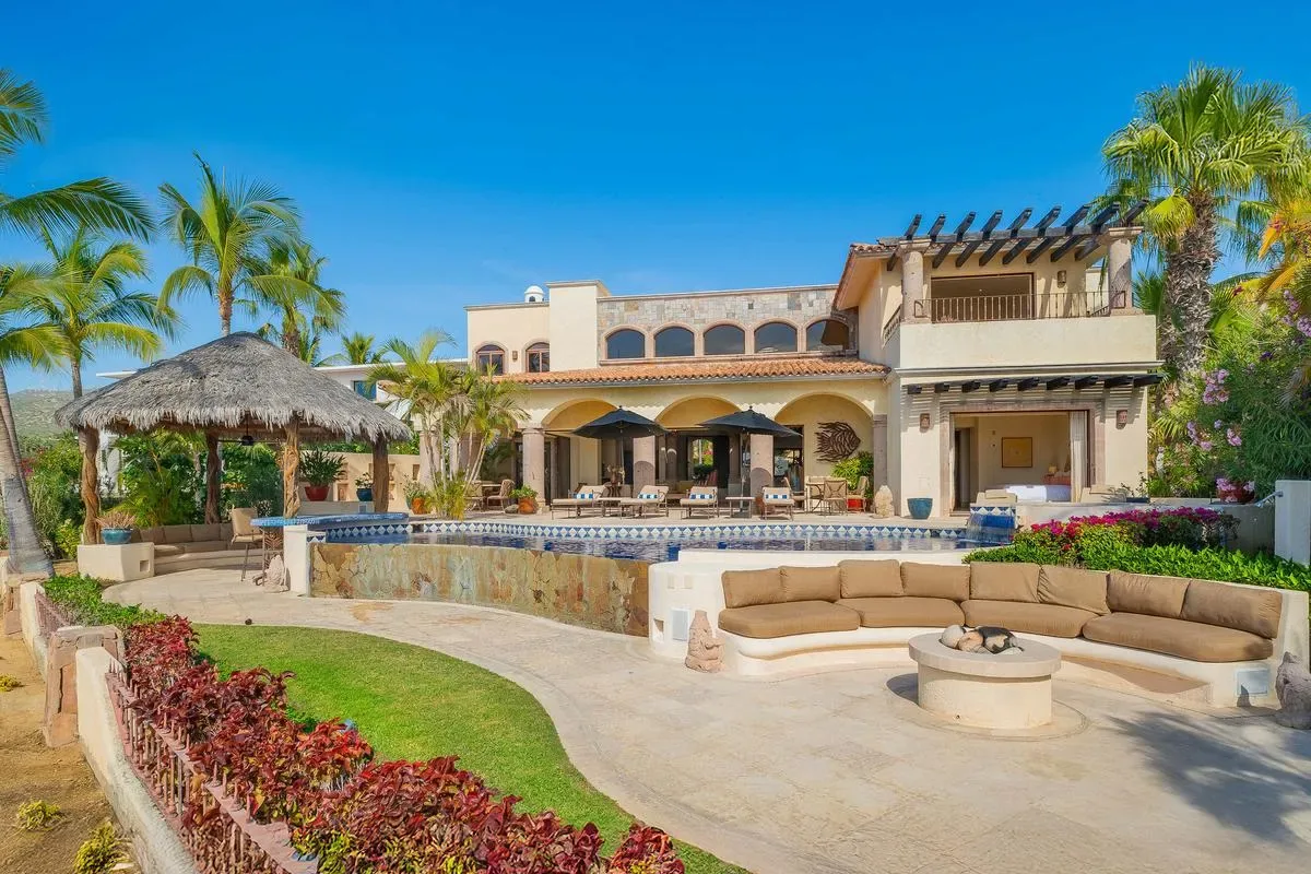 Stunning 5BR Oceanfront Villa w/ Pool