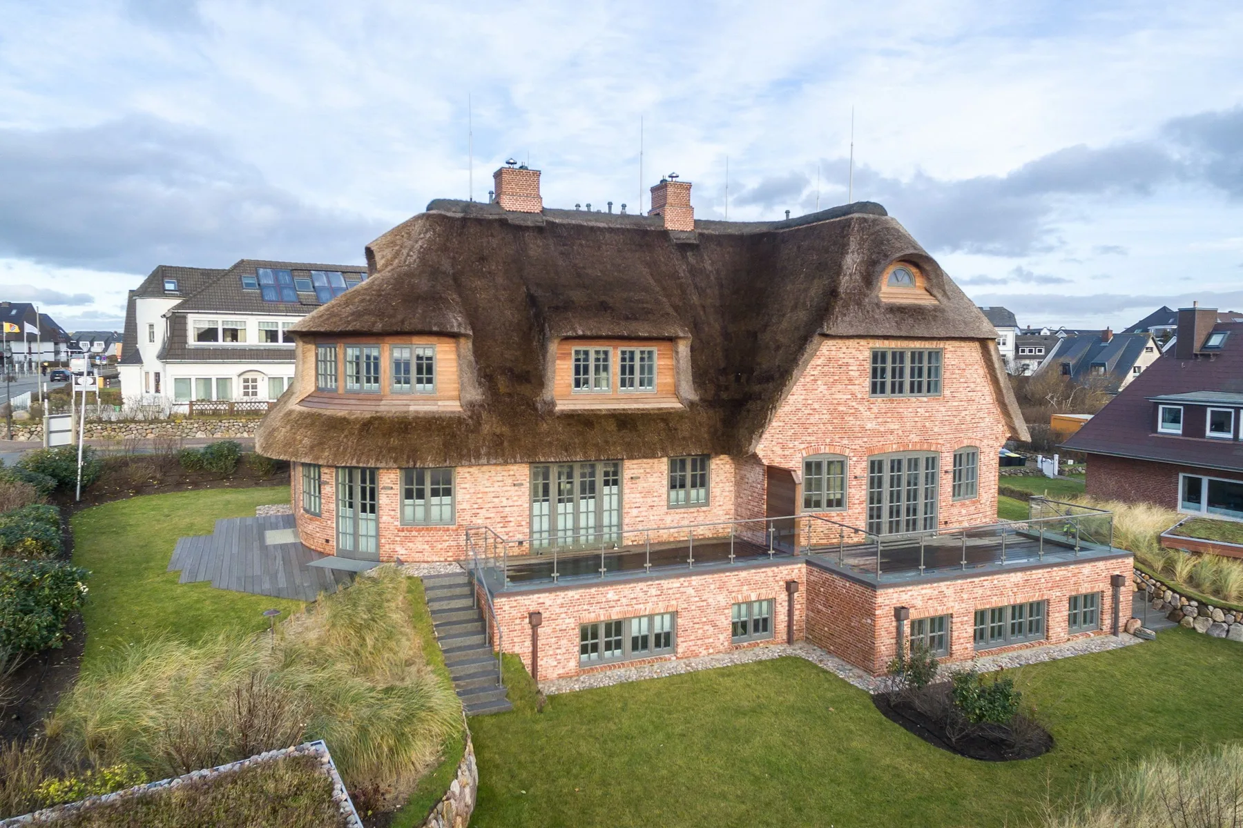Reetgedecktes Haus nahe der Wenningstedter Promenade mit herrlichem Meerblick