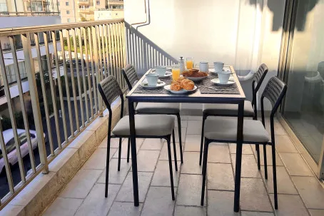 Apt with terrace 5 min from the beach