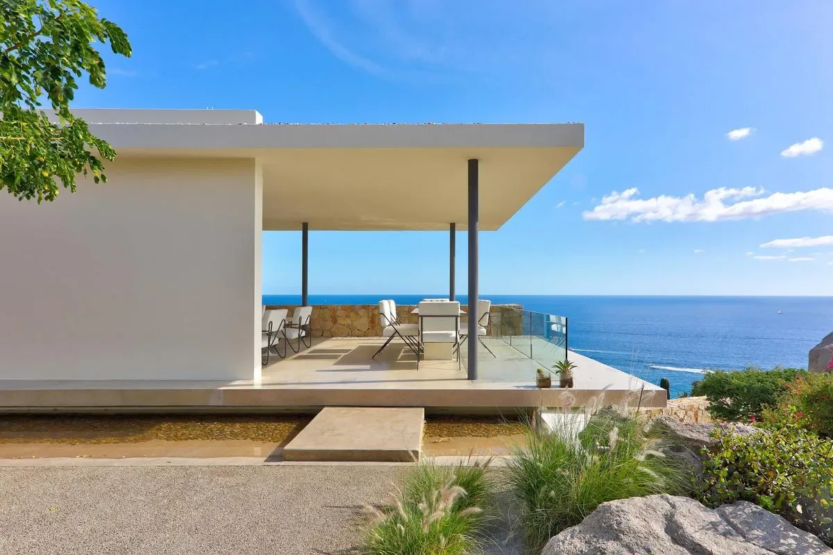 Remarkable 4BR Villa w/ Oceans Views & Pool