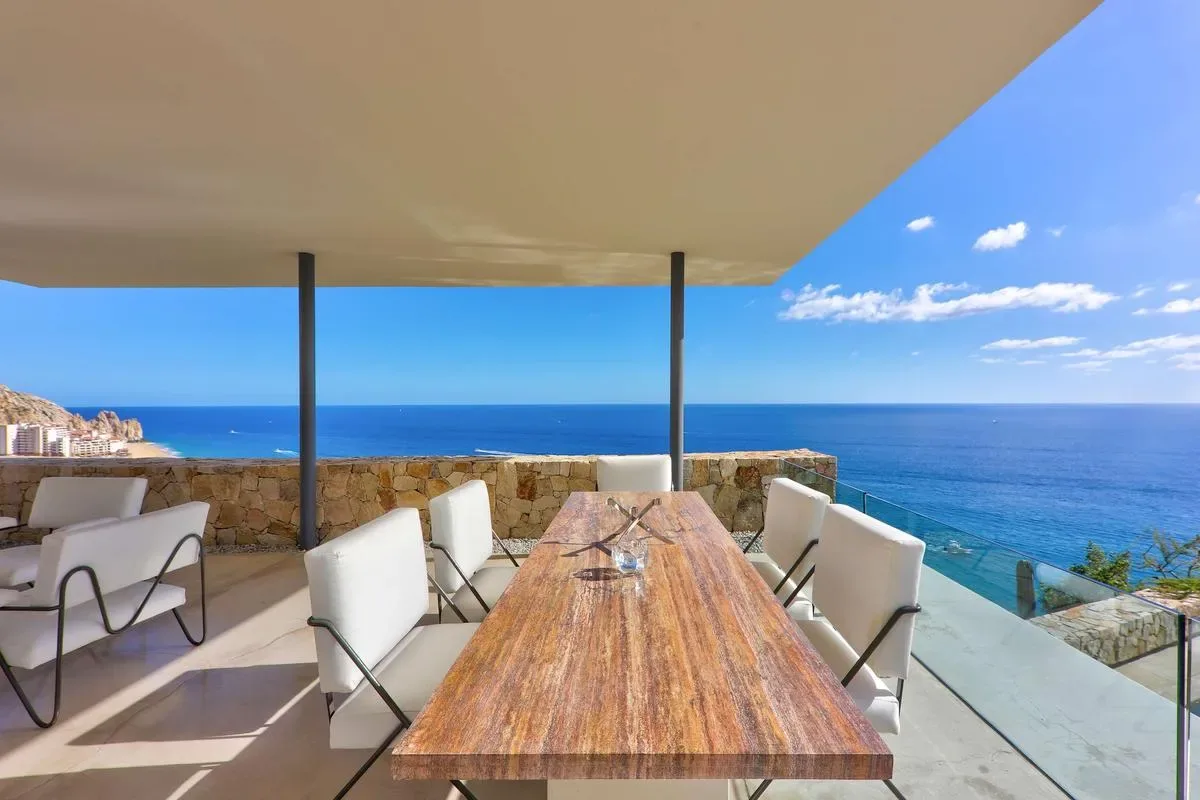 Remarkable 4BR Villa w/ Oceans Views & Pool