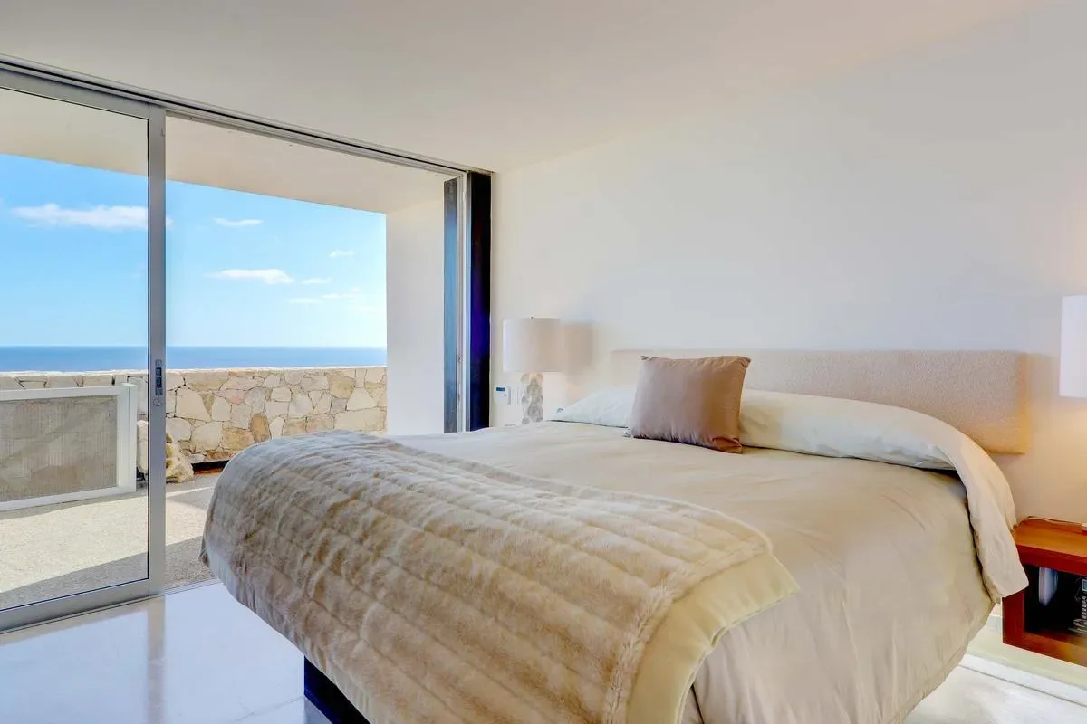 Remarkable 4BR Villa w/ Oceans Views & Pool