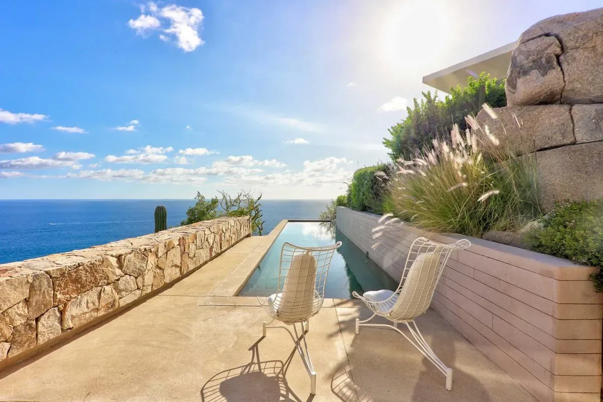 Remarkable 4BR Villa w/ Oceans Views & Pool