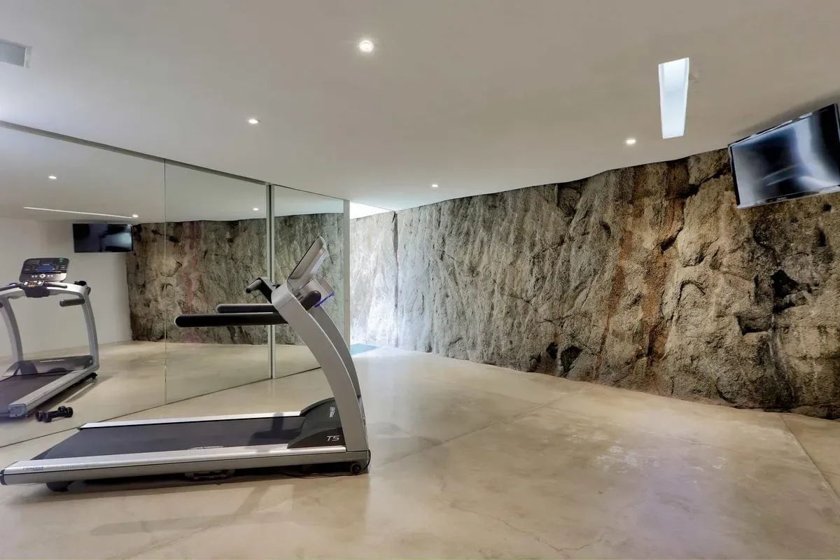 Remarkable 4BR Villa w/ Oceans Views & Pool